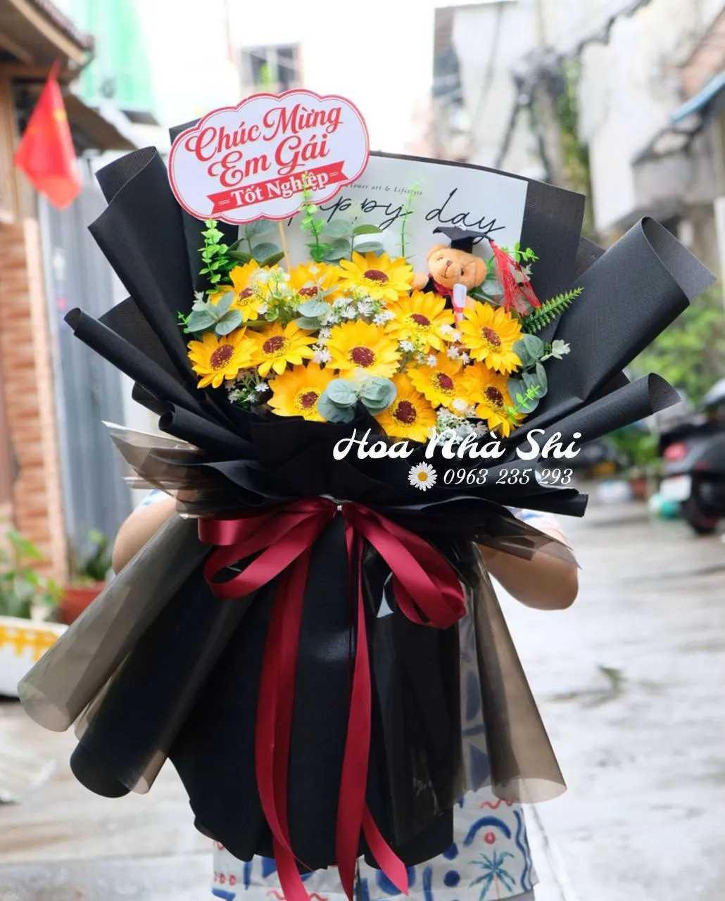 Bó Hoa Tốt Nghiệp - 100 — ảnh minh họa