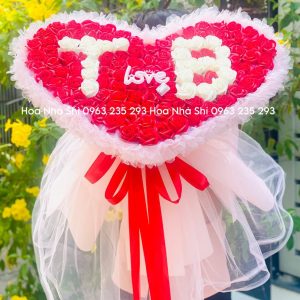 bo hoa hong sap trai tim lon kem chu tone do 193